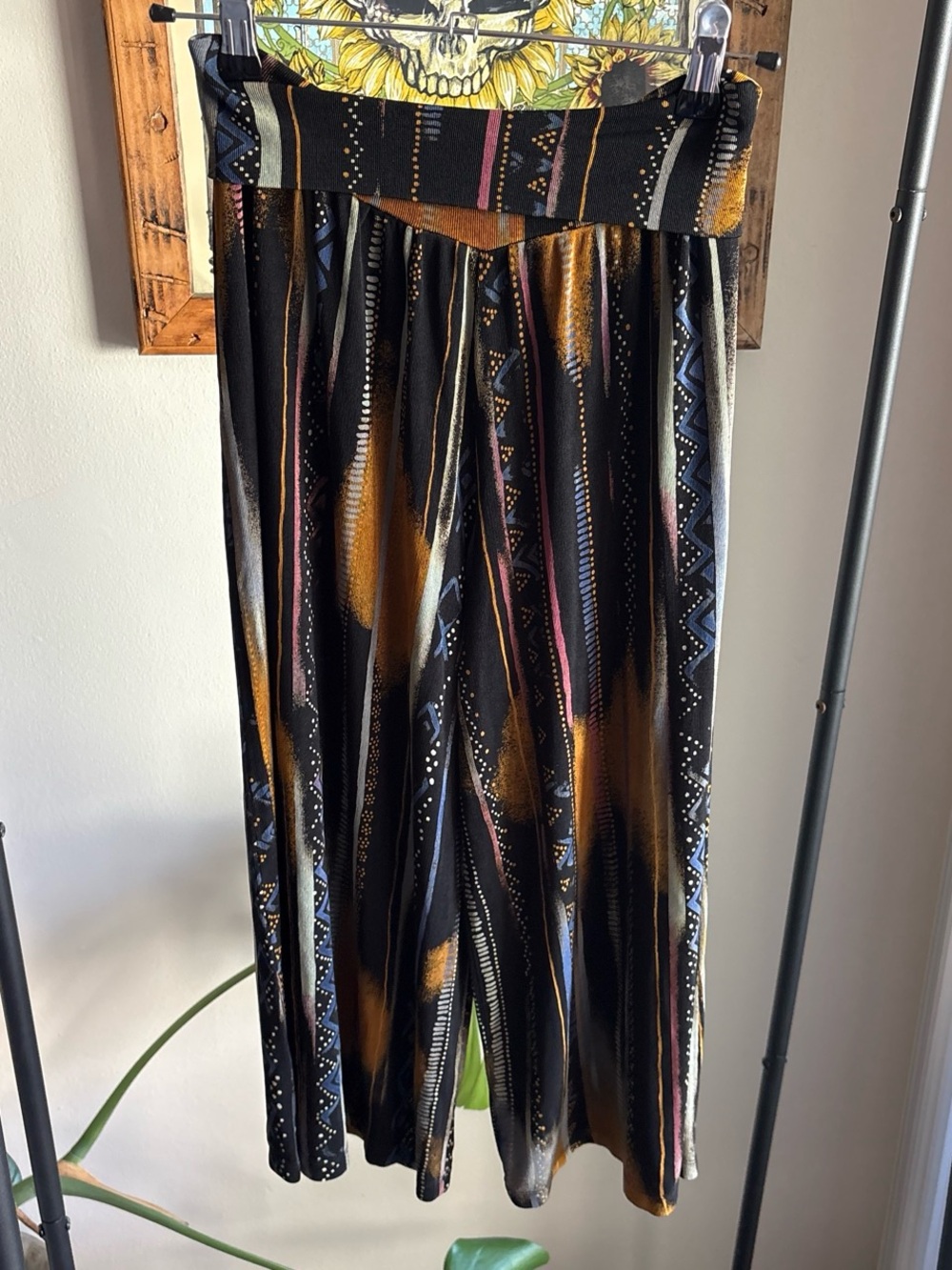 Vintage Black Wide-Leg Capris with Mustard and Blue Accents